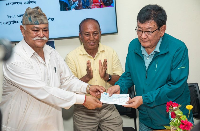 सांसद दिपक सिंहद्वारा आफ्नो १ वर्षको तलब हेटौंडा सामुदायिक आँखा अस्पतालमालाई प्रदान