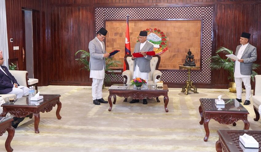  राज्यमन्त्री गर्बुजाले लिए पद तथा गोपनीयताको शपथ