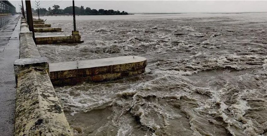  सप्तकोसी नदी बस्तीमा पस्यो, नौ सय बढी परिवारलाई सारियो