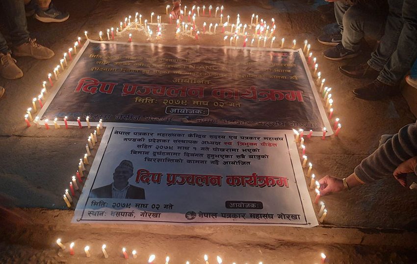  एटिआर–७२ विमान दुर्घटनामा मृत्यु भएकाहरुको सम्झनामा दीप प्रज्वलन