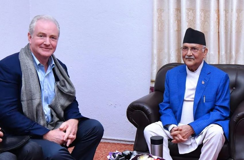  एमाले अध्यक्ष केपी शर्मा ओली र अमेरिकी सिनेटर होलेनबीच भेट