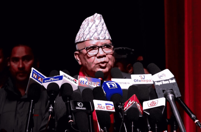  झलनाथ खनाललाई ‘ओलीसँगै बस्न’ माधव नेपालको सुझाव
