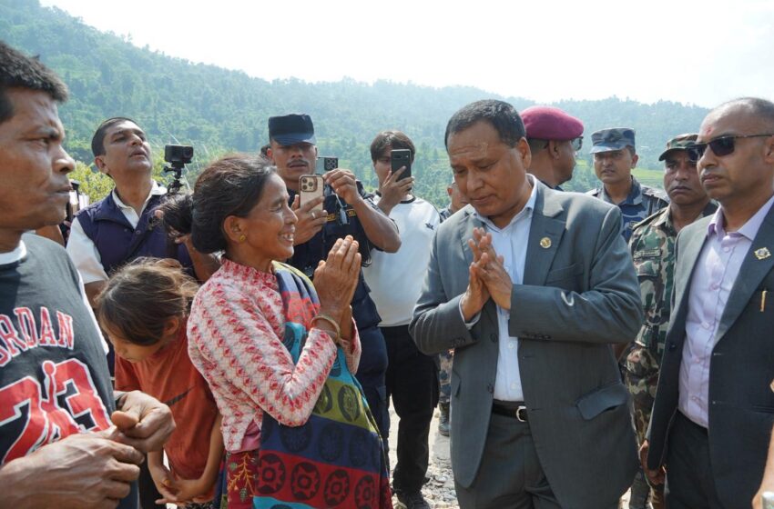  मन्त्री घिसिङद्धारा संकटग्रस्त क्षेत्र ईलामको स्थलगत निरिक्षण